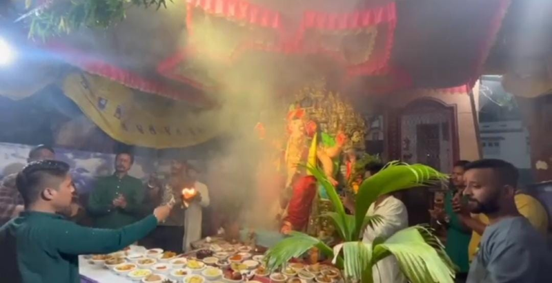 અમદાવાદના ચાંદખેડા વિસ્તારમાં વિવેકાનંદ નગરમાં શ્રી બાલ ગણેશ યુવક મિત્ર મંડળ તરફથી ભગવાન ગણેશની સતત 9 માં વર્ષે સ્થાપના કરવામાં આવી હતી 