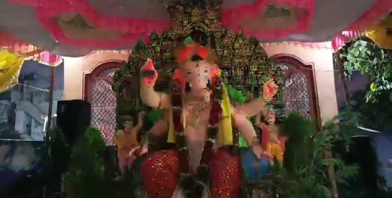 અમદાવાદના ચાંદખેડા વિસ્તારમાં વિવેકાનંદ નગરમાં શ્રી બાલ ગણેશ યુવક મિત્ર મંડળ તરફથી ભગવાન ગણેશની સતત 9 માં વર્ષે સ્થાપના કરવામાં આવી હતી 
