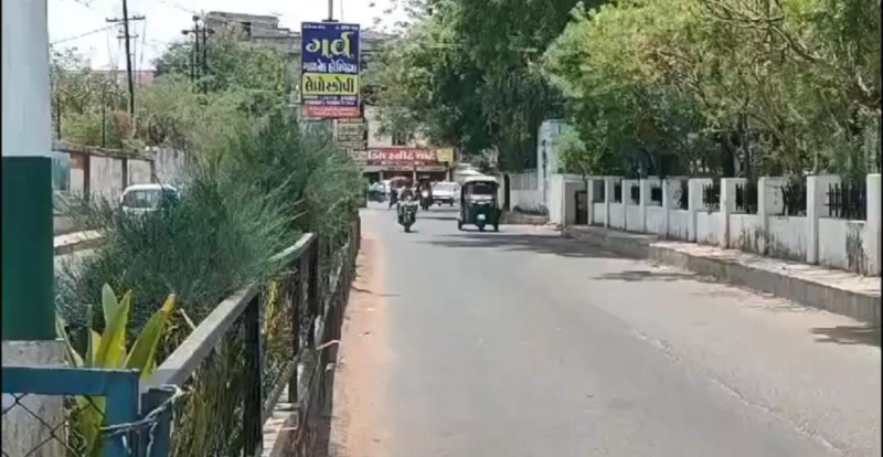 હિંમતનગર શહેરમાં બપોરના સમયે આકાશમાંથી આગ ઝરતી હોય તેવો અનુભવ  સાબરકાંઠા જીલ્લામાં ગરમીનો પારો વધ્યો  આરોગ્ય વિભાગે લોકોને કામ વિના બહાર ન નીકળવા અપીલ કરી 