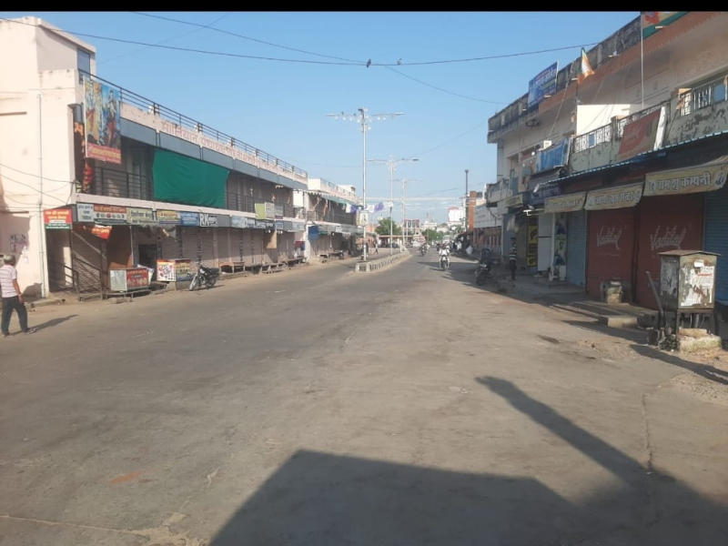 ગુજરાતમાં બંધને મિશ્ર પ્રતિસાદ અમદાવાદ અને પાટણમાં દલિત સમાજે રસ્તા રોક્યા ભારત બંધના આહવાન બાદ ગુજરાતના અમદાવાદ અને પાટણમાં  રસ્તાઓ બ્લોક 