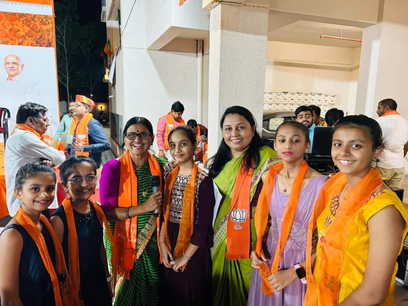 ગાંધીનગર લોકસભાના સાંસદ કેન્દ્રીય ગૃહ અને સહકારિતા મંત્રી અમિત શાહને જંગી બહુમતીથી જીતાડવા ચૂંટણી પ્રચાર પુરજોશમાં
