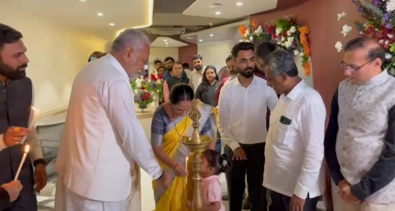 ગુજરાતમાં અમદાવાદ ખાતે જી-ક્રેન્ઝની નવી ઓફિસનું સાંસદ પુરષોતમ રૂપાલાના હસ્તે કરવામાં આવ્યું. જી-ક્રેન્ઝ એ હાઇ-પરફોર્મન્સ એન્જિન ઓઇલ ઉદ્યોગમાં ઝડપથી ઉભરતી બ્રાન્ડ