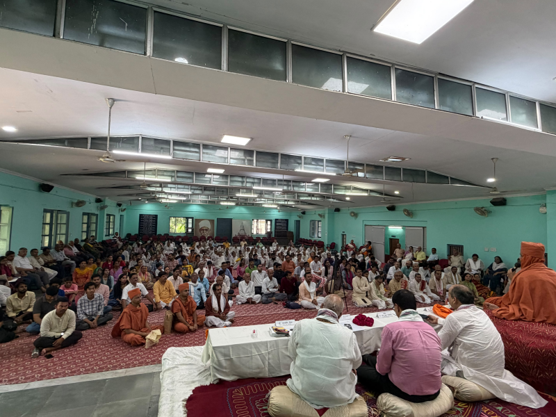 કાશી હિન્દુ વિશ્વવિદ્યાલયમાં 'ગીતા પ્રવચન' શ્રેણીનો ભવ્ય પ્રારંભ: પ.પૂ. ગુરુવર્ય માધવપ્રિયદાસજી સ્વામીના હસ્તે 2026-27ના શૈક્ષણિક સત્રનું ઉદ્ઘાટન