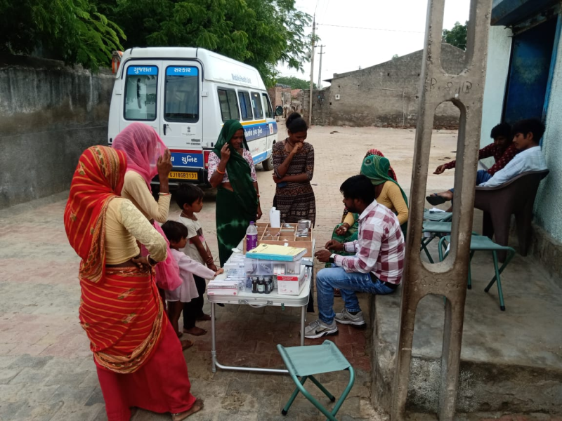 છેવાડાના નાગરિકોને આરોગ્યલક્ષી પાયાની સુવિધાઓ મળી રહે તેવા ઉમદા આશયથી હાલ ગુજરાતમાં ૧૨૮ મોબાઇલ હેલ્થ યુનિટો કાર્યરત  નાગરિકોને ઘર આંગણે પાયાની આરોગ્ય સેવાઓ 