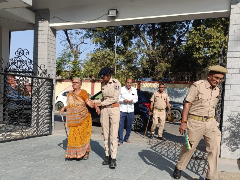 ગુજરાતમાં આજે સ્થાનિક સ્વરાજની ચૂંટણીનું મતદાન થઈ રહ્યું છે. સવારે 4 કલાકમાં સરેરાશ 16 ટકા જેટલું વોટિંગ થયું છે. હાલોલ શહેર ભાજપ ઉપ પ્રમુખની કાર પાસેથી દારૂ મળતાં ચકચાર 