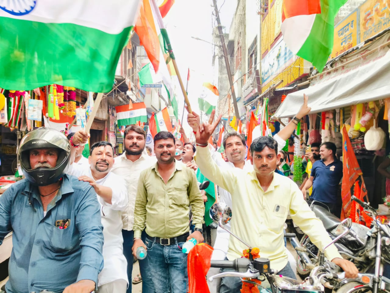 ત્રિરંગાના રંગે રંગાયું ગુજરાત; નાગરિકોની રાષ્ટ્રપ્રેમની ભાવનાથી “હર ઘર તિરંગા” બન્યું મહાઅભિયાન મંત્રી મંડળના સભ્યોએ વિવિધ જિલ્લાઓમાં યોજાઈ રહેલી તિરંગા યાત્રામાં સહભાગી થઇ નાગરિકોનો ઉત્સાહ વધાર્યો