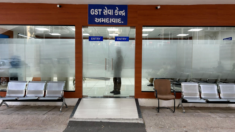 બોગસ અરજીઓ ઘટવા લાગી: GST સેવા કેન્દ્રો શરૂ થયા બાદ અત્યાર સુધી અરજીઓમાં સરેરાશ 25 ટકા સુધી ઘટાડોહવે GST નોંધણી માટે બાયોમેટ્રિક ઓળખ જરૂરી 