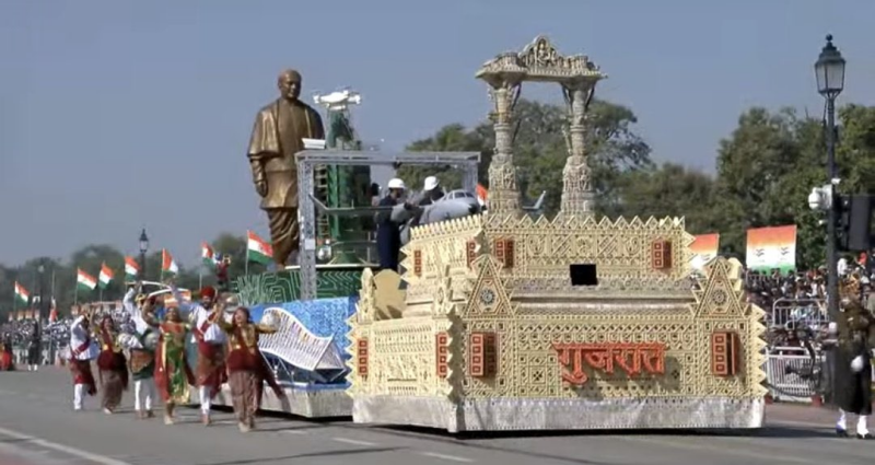 નવી દિલ્હીમાં પ્રજાસત્તાક પર્વની રાષ્ટ્રીય પરેડમાં ગુજરાતના ટેબ્લોએ સતત ત્રીજા વર્ષે 'પોપ્યુલર ચોઇસ' કેટેગરીમાં જનતા જનાર્દનના સૌથી વધુ વોટ મેળવીને હેટ્રિક સર્જી