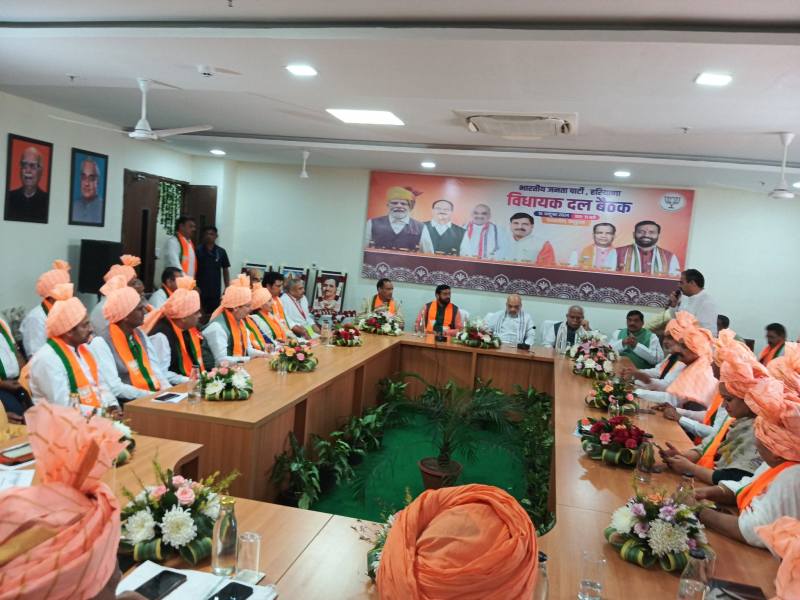 ચંદીગઢમાં NDAના મુખ્યમંત્રીઓ અને ડેપ્યુટી સીએમની બેઠક યોજાશે   અધ્યક્ષતા વડાપ્રધાન નરેન્દ્ર મોદી કરશે. આ ઉપરાંત અમિત શાહ, રક્ષા મંત્રી રાજનાથ સિંહ અને ભાજપના અધ્યક્ષ જે.પી. નડ્ડા પણ બેઠકમાં હાજર રહેશે.