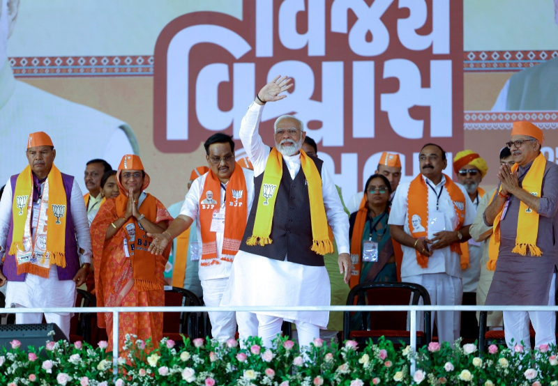 દેશની રાજનીતિમાં જાતિગત સમીકરણો કેવા રચાયા ? કોને ફાયદો કોને નુકશાન  છેલ્લાં એક દાયકામાં થયેલી ચૂંટણીઓમાં કોંગ્રેસના ઓબીસી વોટ ઘટયા છે જ્યારે ભાજપના બમણા થયા
