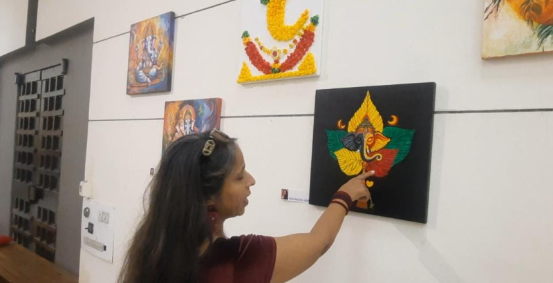 વિઘ્નહર્તાને મહિલા ચિત્રકારોએ કર્યું પીંછી રંગોથી ભાવભર્યું તિલક અદભુત ચિત્રકલા સર્જન દ્વારા સાક્ષાત દુંદાળાદેવની સમીપે પહોંચાડીને સકારાત્મક ઉર્જાના દર્શન 