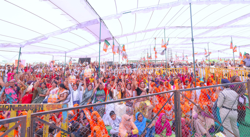 દિલ્હીમાં ભાજપના કોર્પોરેટરોએ કર્યું ઝૂમ બરાબર ઝૂમ નાચતા દેખાયા કોર્પોરેટરો  સ્પીકર પર ‘ફિરસે મોદીજી કી સરકાર દેખના ચાહૂં સૂ... અબકી બાર 400 પાર દેખના ચાહૂં સૂ...’ ગીત વગાડી ઝુમ્યા  