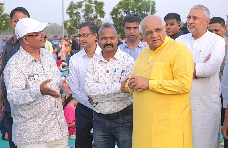 અમદાવાદમાં ગુજરાતના મુખ્યમંત્રી ભુપેન્દ્ર પટેલની ઉપસ્થિતિમાં ચિત્રકલા સ્પર્ધા રીવરફ્રન્ટ ઈવેન્ટ સેન્ટર , રન ફોર યુવા - આંતરરાષ્ટ્રીય યોગ સંસ્થા આયોજન કરાયું 