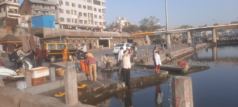 રુક જાના નહીં તું કહી હાર કે! એ ગીત આપણાં શુદ્ધ અને શુભ લક્ષ્યને આસાન બનાવે છે. આ ગીતનો સંદર્ભ લઈને તરાને કી તર્જ જીવન કા અર્ક માં આગળ ચિંતન કરીશું.