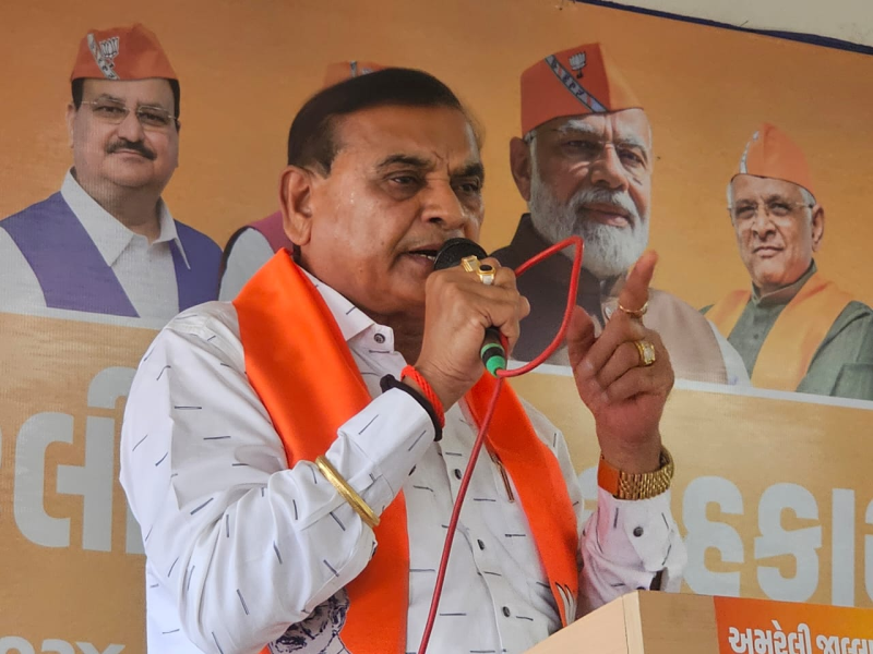 ભાજપમાં આંતરિક ભડકો જાહેર થયો અમરેલીના હાલના સાંસદ અને ભાજપના દિગ્ગજ નેતા નારણ કાછડિયાએ પક્ષ સામે બળાપો કાઢ્યો નારણ કાછડિયાએ સાવરકુંડલામાં એક કાર્યક્રમમાં બળાપો વ્યક્ત કર્યો  