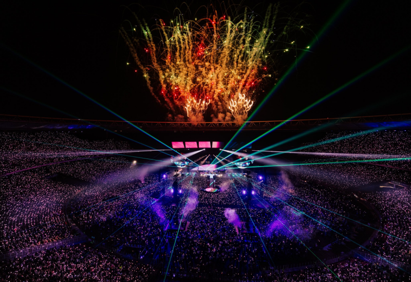 Coldplay Concertમાં જસપ્રીત બુમરાહની સરપ્રાઈઝ એન્ટ્રી; ક્રિસ માર્ટિને ગીત પણ ગાયું દુનિયાના સૌથી વિશાળ ક્રિકેટ સ્ટેડીયમ નરેન્દ્ર મોદી સ્ટેડીયમમાં અદભુત દ્રશ્યો સર્જાયા