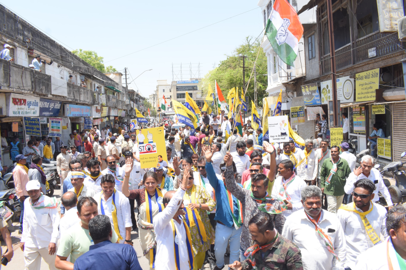 આપના ભાવનગર લોકસભાના ઉમેદવાર ઉમેશ મકવાણાએ પંજાબના મુખ્યમંત્રી ભગવંત માનની હાજરીમાં ઉમેદવારી નોંધાવી, ભાવનગર લોકસભાના ઉમેદવાર ઉમેશ મકવાણા સાથે રોડ શો કર્યો
