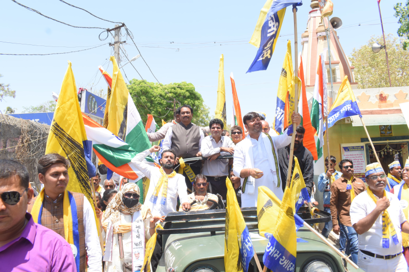 આપના ભાવનગર લોકસભાના ઉમેદવાર ઉમેશ મકવાણાએ પંજાબના મુખ્યમંત્રી ભગવંત માનની હાજરીમાં ઉમેદવારી નોંધાવી, ભાવનગર લોકસભાના ઉમેદવાર ઉમેશ મકવાણા સાથે રોડ શો કર્યો