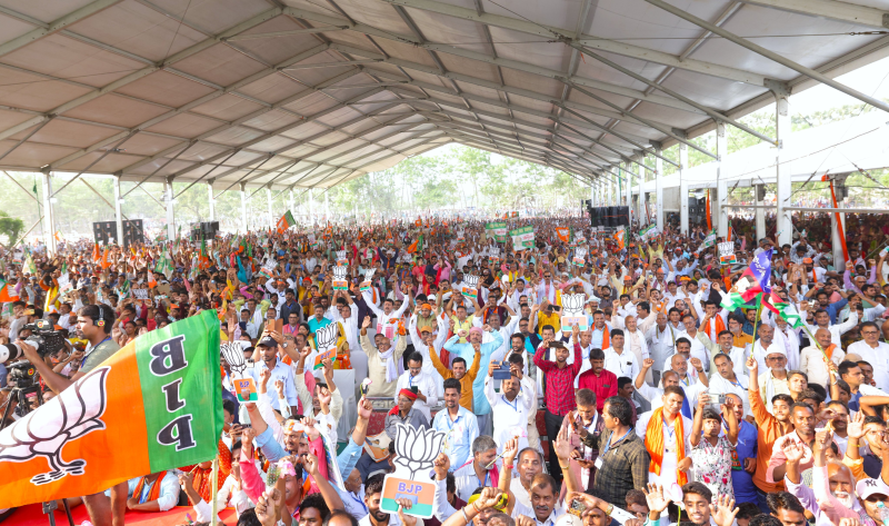ઓછા મતદાને ભાજપની ચિંતામાં વધારો કર્યો છે ભાજપના પ્રદેશ કાર્યાલય કમલમ ખાતે ગૃહમંત્રી અમીત શાહે પ્રદેશ નેતાઓ સાથે બેઠક કરી મતદાન અંગે સમીક્ષા કરી 