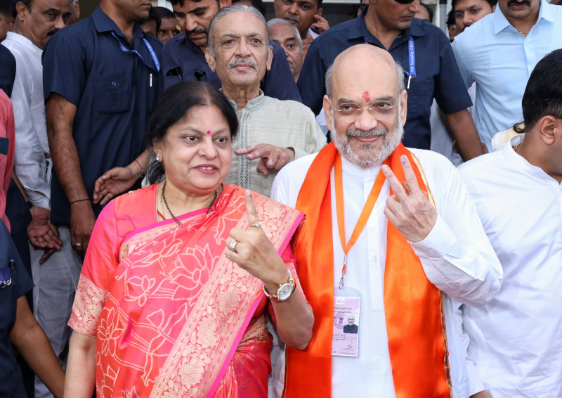 ઓછા મતદાને ભાજપની ચિંતામાં વધારો કર્યો છે ભાજપના પ્રદેશ કાર્યાલય કમલમ ખાતે ગૃહમંત્રી અમીત શાહે પ્રદેશ નેતાઓ સાથે બેઠક કરી મતદાન અંગે સમીક્ષા કરી 