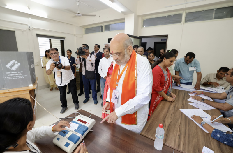 ઓછા મતદાને ભાજપની ચિંતામાં વધારો કર્યો છે ભાજપના પ્રદેશ કાર્યાલય કમલમ ખાતે ગૃહમંત્રી અમીત શાહે પ્રદેશ નેતાઓ સાથે બેઠક કરી મતદાન અંગે સમીક્ષા કરી 