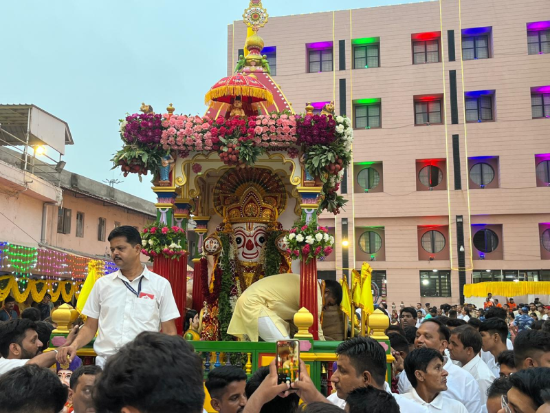 ભગવાન જગન્નાથ નંદિઘોષ, બલભદ્રજી તલધ્વજ જ્યારે બહેન સુભદ્રાજી કલ્પધ્વજ રથમાં સવાર 50 હજારથી વધારે ભક્તોનું ઘોડાપૂર દર્શન કરવા ઉમટી પડ્યું 