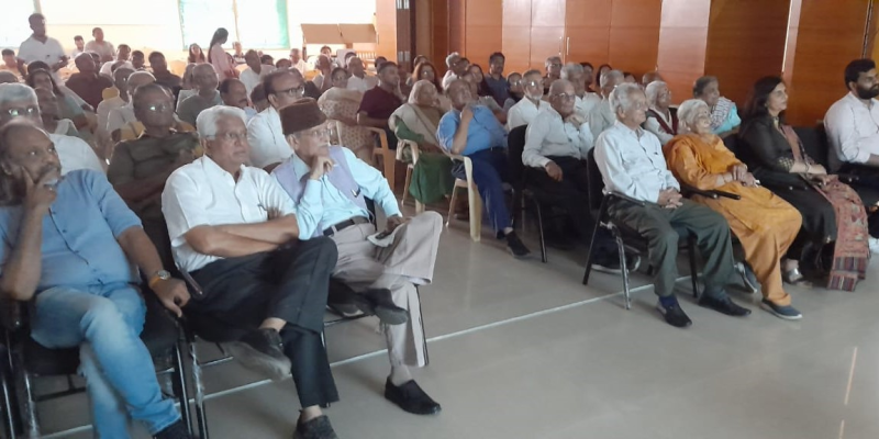 માતૃભાષા અભિયાન અંતર્ગત ગોઠડી-૩૪માં જાણીતા એન્ટિક કલેક્ટર ડૉ. હિરેન શાહ એ 'હાઉઝિયમ: એક અનોખું મ્યુઝિયમ' વિષય ઉપર વાત કરી