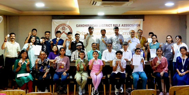 33મી ગાંધીનગર શૂટિંગ ચેમ્પિયનશીપનો મેડલ વિતરણ કાર્યક્રમ યોજાયો.38 શૂટર્સને વિવિધ કેટેગરીમાં મેડલ એનાયત કરવામાં આવ્યા.શૂટિંગ ક્ષેત્રે પ્રોત્સાહન અપાયુ