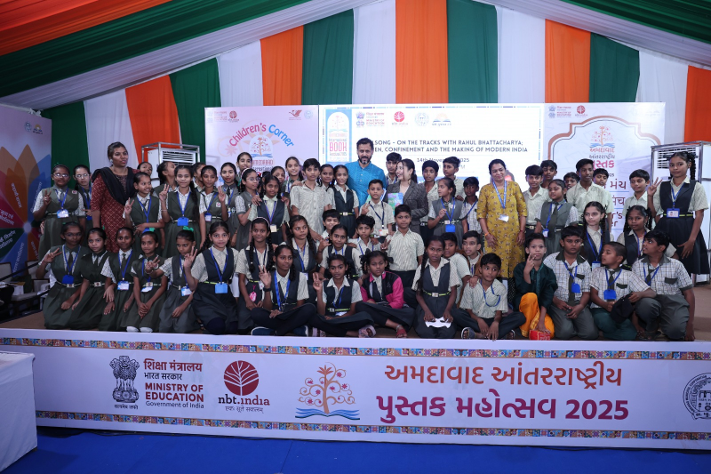અમદાવાદ આંતરરાષ્ટ્રીય પુસ્તક મહોત્સવમાં દેશવિદેશના સર્જકો સાથે મુલાકાત તથા કાર્યશાળાનું આયોજન થયું.                         
