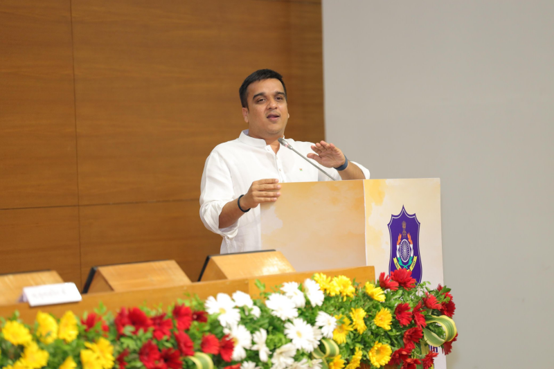 વ્યાજખોરીના દૂષણને ડામવા બારીક તપાસને અંતે કરેલી આ કડક કાર્યવાહી બદલ કચ્છ પૂર્વના એસ.પી તથા સમગ્ર ટીમને અભિનંદન પાઠવતા ગૃહ રાજ્ય મંત્રી હર્ષ સંઘવી 