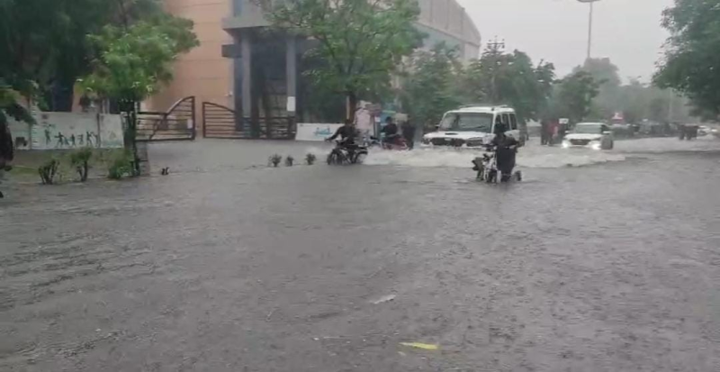 ચોમાસુ: ૨૦૨૪ રાજ્યમાં ૨૪ કલાક દરમિયાન આણંદ જિલ્લાના બોરસદ તાલુકામાં સૌથી વધુ ૧૪ ઈંચથી વધુ વરસાદ વરસ્યો તિલકવાડા તાલુકામાં ૮ ઈંચથી વધુ વરસાદ નોંધાયો