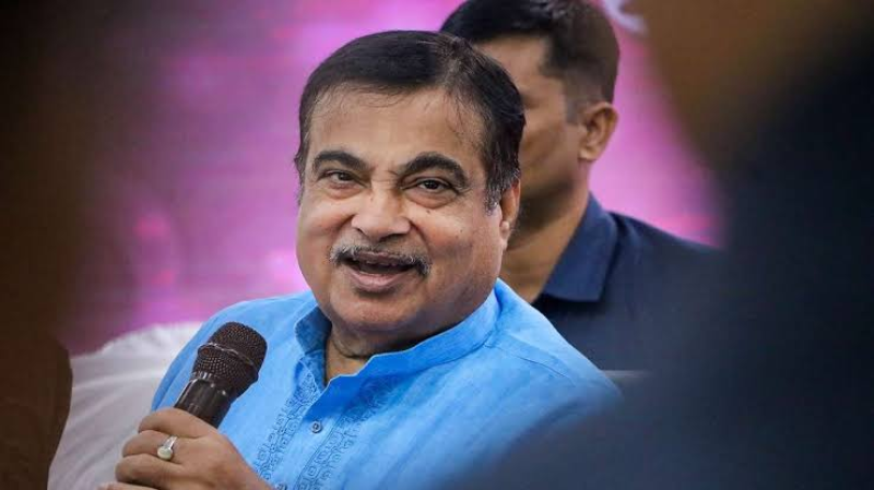 નીતિન ગડકરીએ કર્યો દાવો વર્ષ 2024ની લોકસભા ચૂંટણી પહેલા વિપક્ષના એક વરિષ્ઠ નેતાએ મને વડાપ્રધાન પદની ઓફર કરી હતી નીતિન ગડકરીએ વિપક્ષી નેતાનું નામ જાહેર કર્યું નહોતું. 