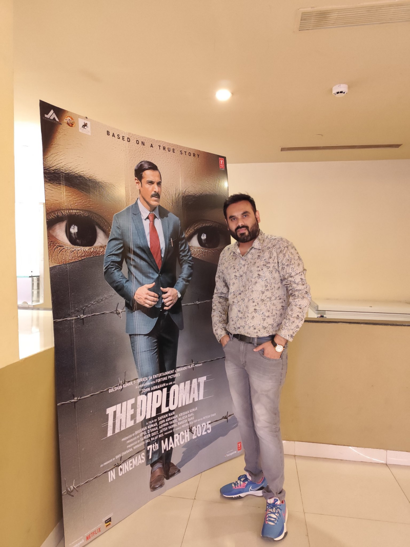 જોન અબ્રાહમ સ્ટારર ફિલ્મ ધ ડિપ્લોમેટ ગત શુક્રવારે સિનેમાઘરોમાં સિલીઝ  પહેલા દિવસે અંદાજે 4 કરોડ રૂપિયાની કમાણી કરી           