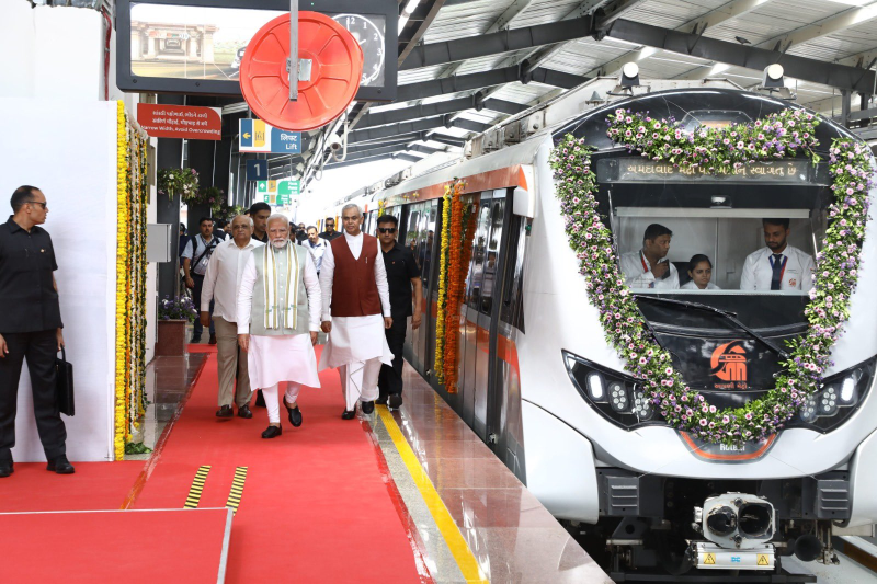 PMએ કહ્યું કેમ છો બધા મજામાં ?PMમોદીની ગુજરાતને 8,000 કરોડના વિકાસકાર્યોની ભેટ વડાપ્રધાન નરેન્દ્ર મોદીમાં ત્રણ દિવસના ગુજરાતના પ્રવાસે