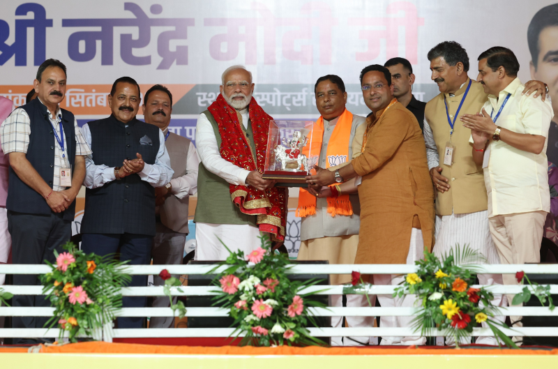વડાપ્રધાન નરેન્દ્ર મોદીએ કટરાની રેલીમાં જય કારા શેરોવાલીના જયકારથી પોતાનું સંબોધન કર્યું ચૂંટણી પ્રચારમાં અહીં રાહુલ ગાંધી પર નિશાન તાક્યું 