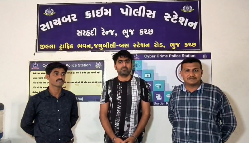 ભારતની સૌથી મોટી સટ્ટા બેટિંગ ધરાવતી એપ્લિકેશનનો ભાગીદાર પાટણમાંથી પકડાયો પોલીસને મહાદેવ બુકના માલિકો સાથેના વાર્ષિક 5213 કરોડના હિસાબો મળ્યા