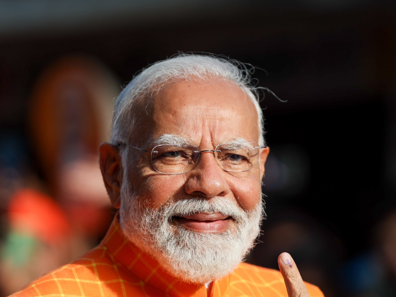 વડાપ્રધાન નરેન્દ્ર મોદીએ અમદાવાદના રાણીપમાં આવેલી નિશાન વિદ્યાલયમાં તેમના મતાધિકારનો ઉપયોગ કર્યો દેશવાસીઓને પણ અપીલ કરી કે તેઓ વધુમાં વધુ ઘરેથી નીકળીને બહોળું મતદાન કરે