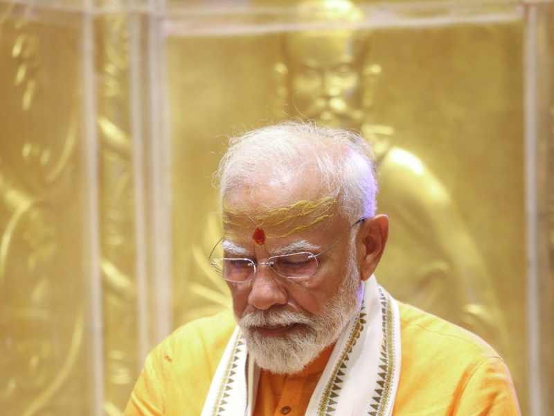 काशी में प्रधानमंत्री नरेंद्र मोदी ने मेगा रोड शो किया। पांच लाख लोग इसके साक्षी बने।रोड शो के बाद सोशल मीडिया पर पीएम मोदी ने भावुक पोस्ट की।