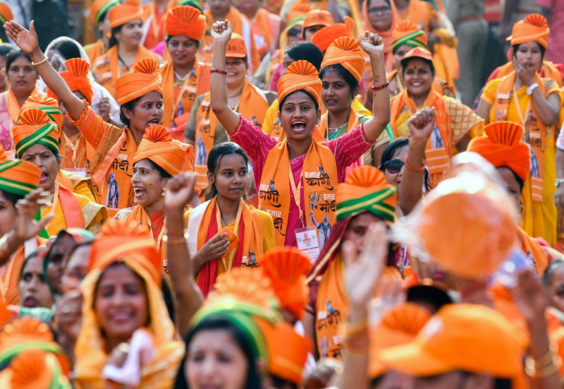 काशी में प्रधानमंत्री नरेंद्र मोदी ने मेगा रोड शो किया। पांच लाख लोग इसके साक्षी बने।रोड शो के बाद सोशल मीडिया पर पीएम मोदी ने भावुक पोस्ट की।