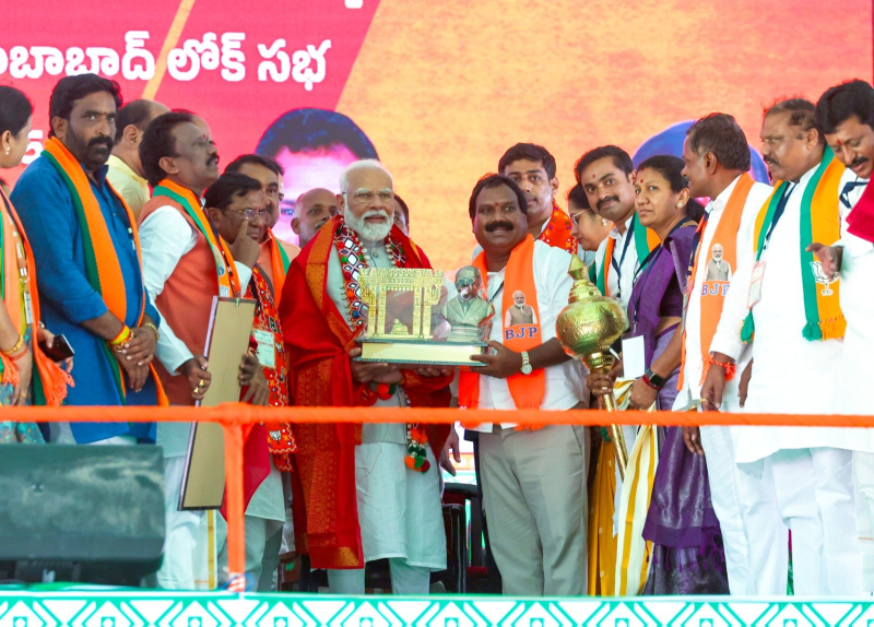 હજુ તો આ ટ્રેલર છે, હજુ તો મોદીએ ઘણું બધુ કરવાનું છે અને તમારા માટે કરવાનું છે.વડાપ્રધાન નરેન્દ્ર મોદીએ મહારાષ્ટ્રના  નંદુરબારમાં રેલી સંબોધી 