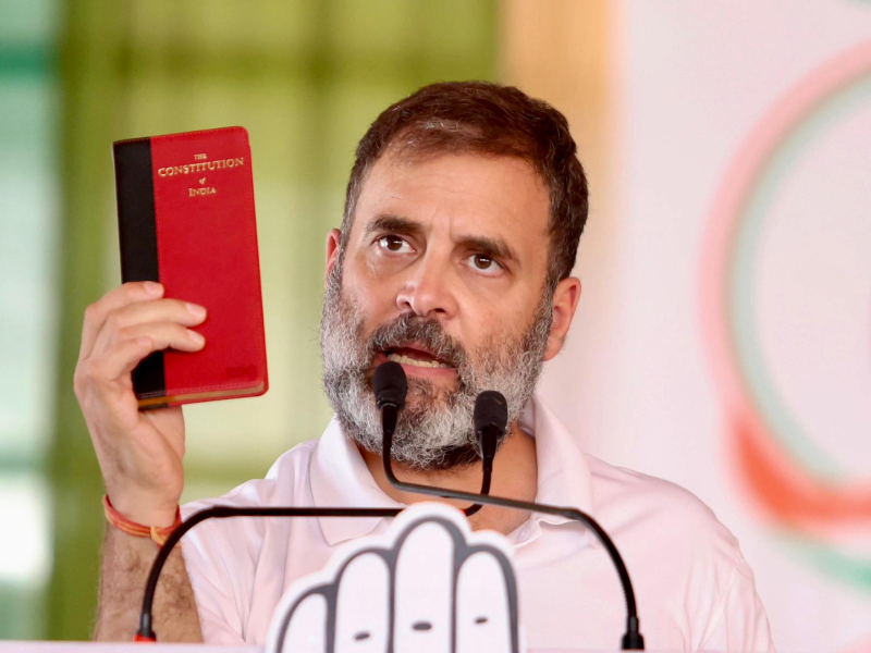 રાહુલ ગાંધીએ કહ્યું BJP-NDA 150 બેઠકો પણ જીતી નહીં શકે.અમે આરક્ષણ પર લગાવાયેલી 50 ટકા લિમિટ પણ હટાવી દઈશું રાહુલે કહ્યું કે, ‘આ ચૂંટણી દેશની લોકશાહી અને બંધારણને બચાવવા માટેની ચૂંટણી છે 