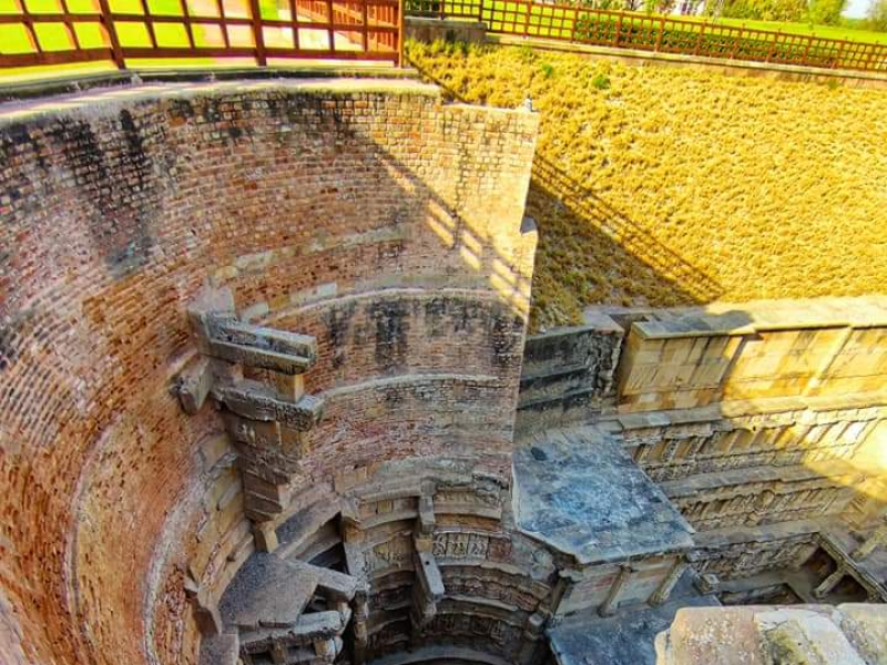 RANI-KI-VAV: A strange ancient structure Temple in the world.  UNESCO World Heritage Sites that the state of Gujarat is home to