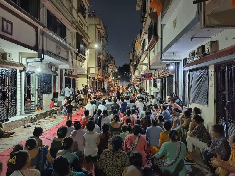 સ્માર્ટ મીટર બાબતે સુરત મહાનગરપાલિકાના વિપક્ષ નેતા પાયલબેન સાકરીયાએ સાથી કોર્પોરેટરો સાથે પુણાગામ વિસ્તારની અલગ અલગ સોસાયટીઓમાં મિટિંગ કરી