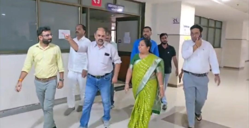 સાબરકાંઠા જીલ્લાના મુખ્ય મથક હિંમતનગર સિવિલ હોસ્પિટલ સાબરકાંઠા અને અરવલ્લી જીલ્લાના સાંસદ મુલાકાતે પહોચ્યા ચાંદીપુર વાઈરસ અંગે મેળવી જાણકારી .