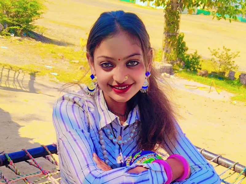 મોહક વ્યક્તિત્વ ધરાવતી મોનાલિસાને આ ફિલ્મ ઓફર થઇ મહાકુંભમાં પોતાની ભૂરી ભૂરી અને મોટી મોટી આઁખોથી ચર્ચામાં આવેલી અને માળા વેચીને જીવન નિર્વાહ કરતી મોનાલિસા પણ ઘણી જ વાયરલ થઇ હતી.