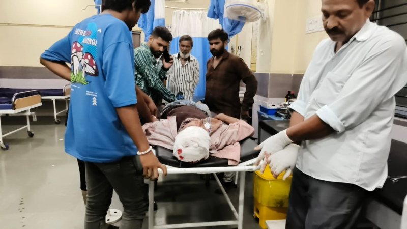 કેશોદના માર્કેટિંગ યાર્ડ પાસે બાઈક ચાલકો આકસ્મિક ઘટનામાં ઈજાગ્રસ્ત થયાં. કેશોદના હાઈવે રોડ અકસ્માતમાં બન્ને યુવાનો ને વધુ સારવાર માટે જુનાગઢ ખસેડવામાં આવ્યાં