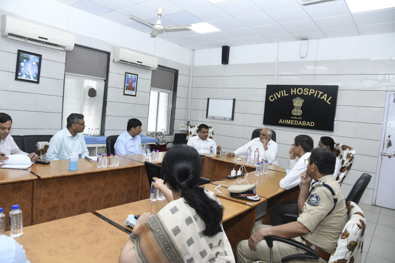 અમદાવાદ પ્લેન ક્રેશ દુર્ઘટનામાં રાહત, બચાવ, ટ્રાફિક અને વ્યવસ્થામાં રાજ્ય પોલીસનો સિંહફાળો પ્લેન ક્રેશ દુર્ઘટના બાદ સંયમ અને શિસ્ત સાથે પોલીસ વિભાગની બહુઆયામી કામગીરી