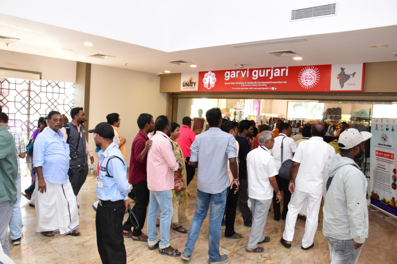 એકતા નગરના એકતા મોલમાં પણ પ્રવાસીઓનો ધસારોઃ કારીગરોને મળ્યો લાભ ગરવી ગુર્જરીને પ્રાધાન્ય આપવામાં આવ્યું છે. ગરવી ગુર્જરીનો મૂળભૂત હેતુ દેશના અમૂલ્ય હસ્તકલા વારસાનું જતન.
