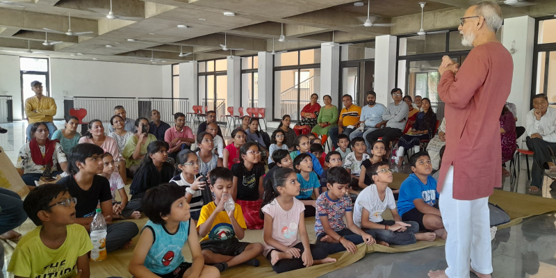 માતૃભાષા અભિયાન દ્વારા બાળકો માટે 'વાર્તા રે વાર્તા' કાર્યક્રમનું કોચરબ આશ્રમ ખાતે આયોજન થયું જેમાં ડૉ. અરવિંદ ભાંડારી દ્વારા બાળકોને વાર્તા કહેવામાં આવી