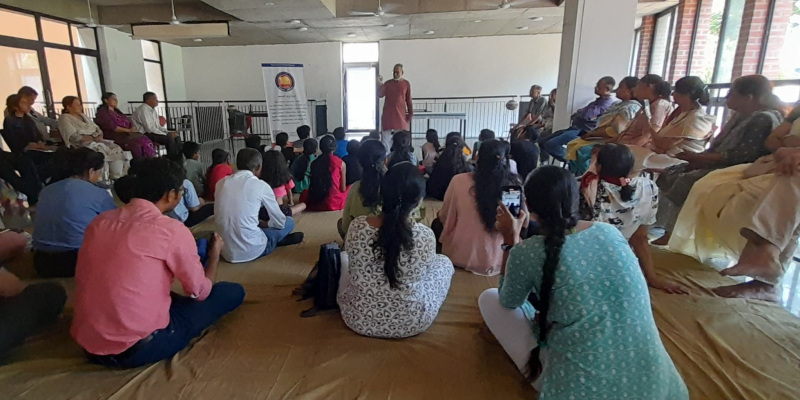 માતૃભાષા અભિયાન દ્વારા બાળકો માટે 'વાર્તા રે વાર્તા' કાર્યક્રમનું કોચરબ આશ્રમ ખાતે આયોજન થયું જેમાં ડૉ. અરવિંદ ભાંડારી દ્વારા બાળકોને વાર્તા કહેવામાં આવી